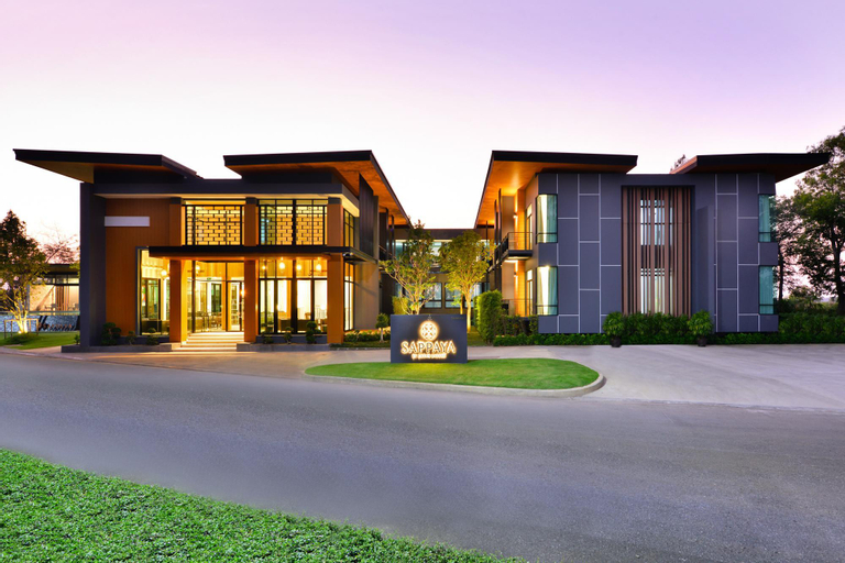 Exterior & Views