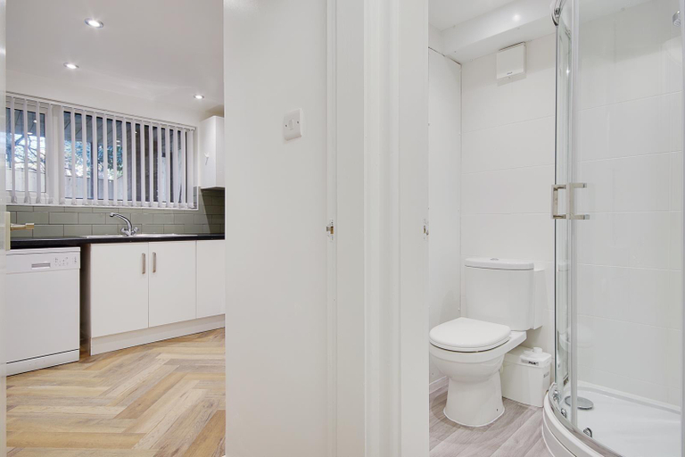 Bathroom 10