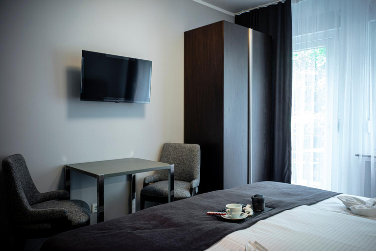 Bedroom 2, Lowen Hotel, Oberbergischer Kreis