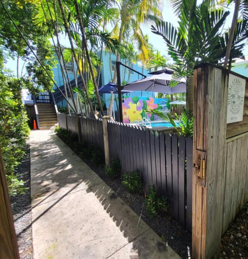 Others 2, Two Duval Street Suites w pool, Monroe