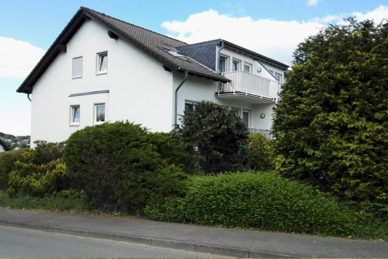 favstay Industrialstyle 2-Zimmer 60qm mit Balkon, Panarbora Fernblick, 55" TV & Netflix, 55Mbit WLAN, Oberbergischer Kreis
