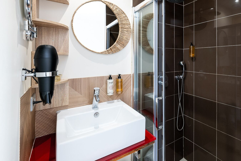 Bathroom 4, Apartment La Caravane du Touareg, Mandara Beach, Alpes-Maritimes