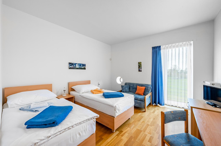 Bedroom, Centrum Mariapoli, Praha 19