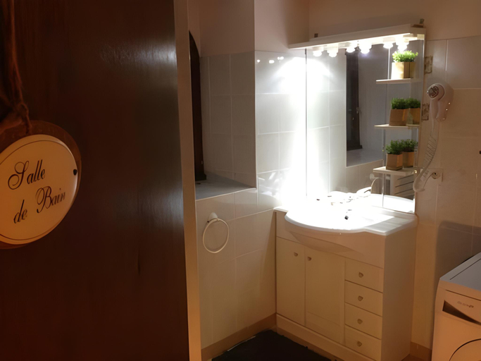 Bathroom 5, Gites du Domaine du Grenier, Côtes-d'Armor