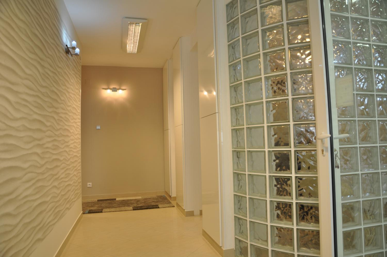 Others 2, Widder Rooms, Osijek