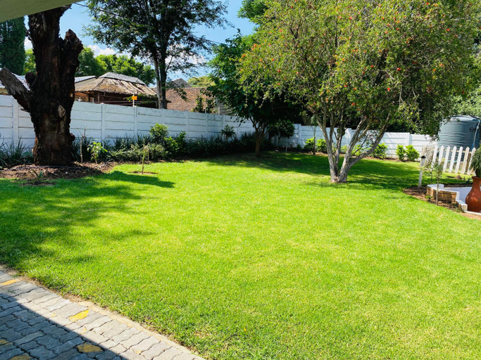 Others 3, Cozy Garden Facing Guest Suite, City of Johannesburg