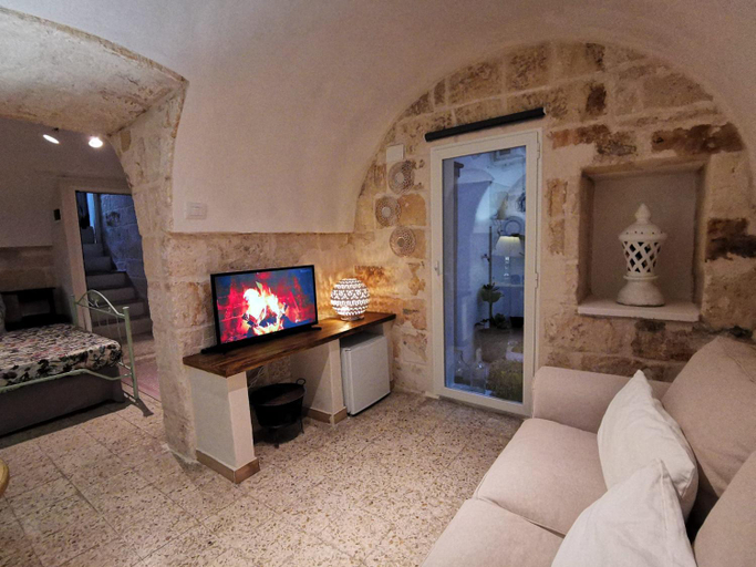 Others 4, Indelli holiday rooms - Il sottano, Bari