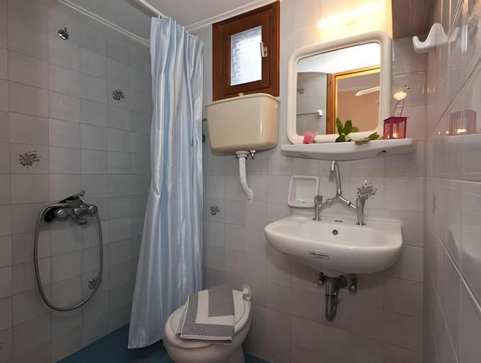 Bathroom 3, Marisa Rooms, South Aegean