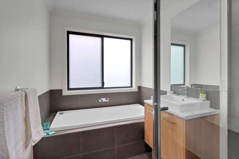 Retreat on Francis I Short and Long Stays, South Barwon - Inner