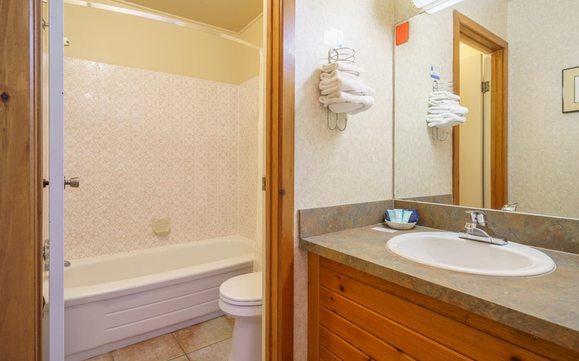 Bathroom 3, The Crossing, Division No. 15