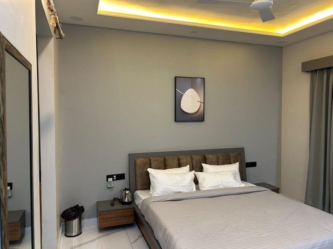 Bedroom 2, Hotel Sky MMD, Jaipur