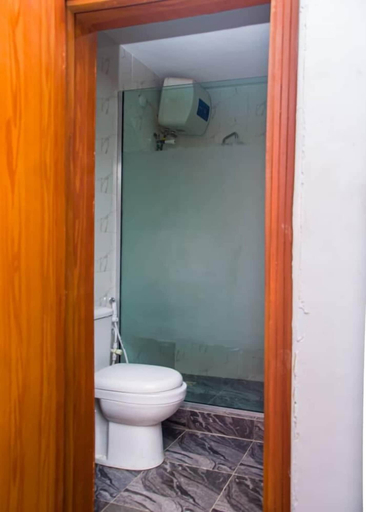 Bathroom 4, Responsible Leaders Hotel, Ikeja