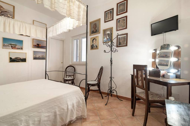 Bedroom 3, Villa Pollio, Brindisi