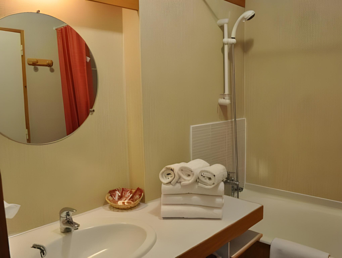 Bathroom 3, Hotel Les Ecrins, Hautes-Alpes