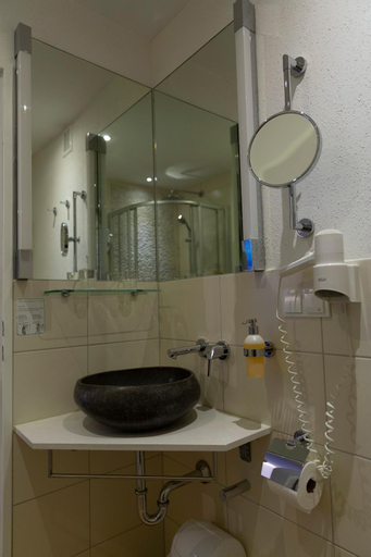 Bathroom 9