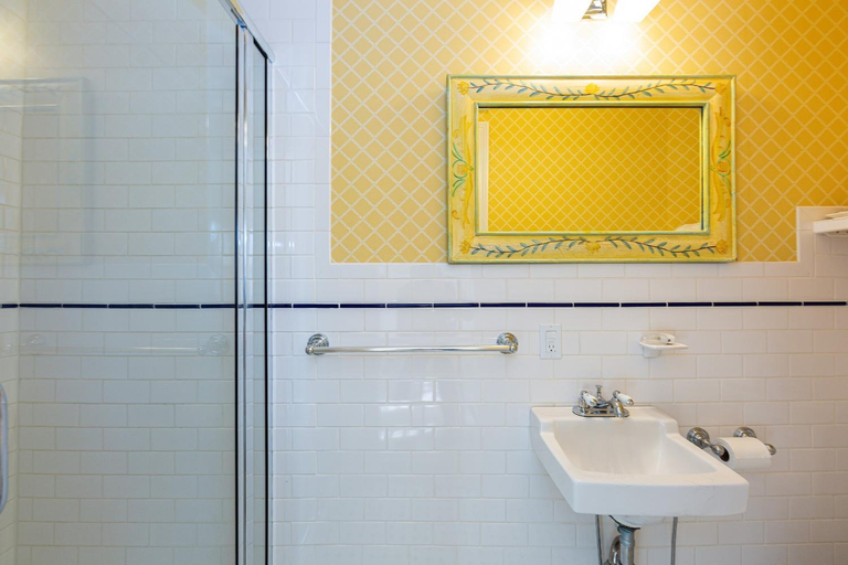 Bathroom 14
