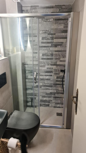 Shower 5, Helios Stays - Sisi Private Apartments, Crete