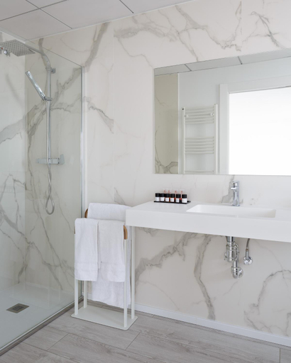Bathroom 2, Hotel Alamo, Alicante