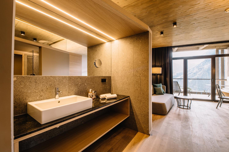 Bathroom 2, Panoramic Suites Winzerhohe, Bolzano