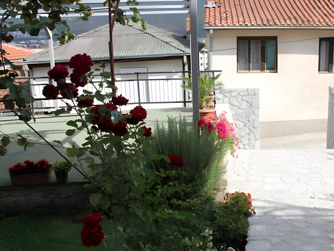 Others 5, Villa Bella