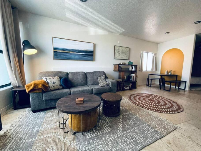 Others 2, Pet Friendly! Private retreat in Nob Hill, Bernalillo