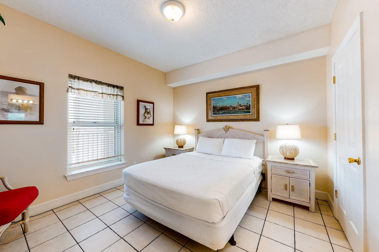 Bedroom 1, Twin Palms 702, Bay