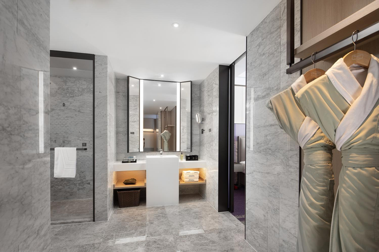 Bathroom 4, Hampton By Hilton Shenzhen North Station, Shenzhen