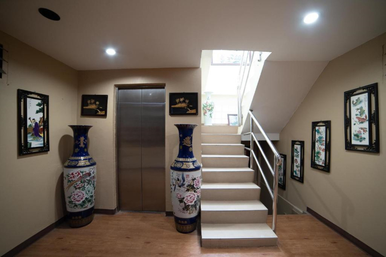Others 3, Longzhu Guesthouse, Khlong San