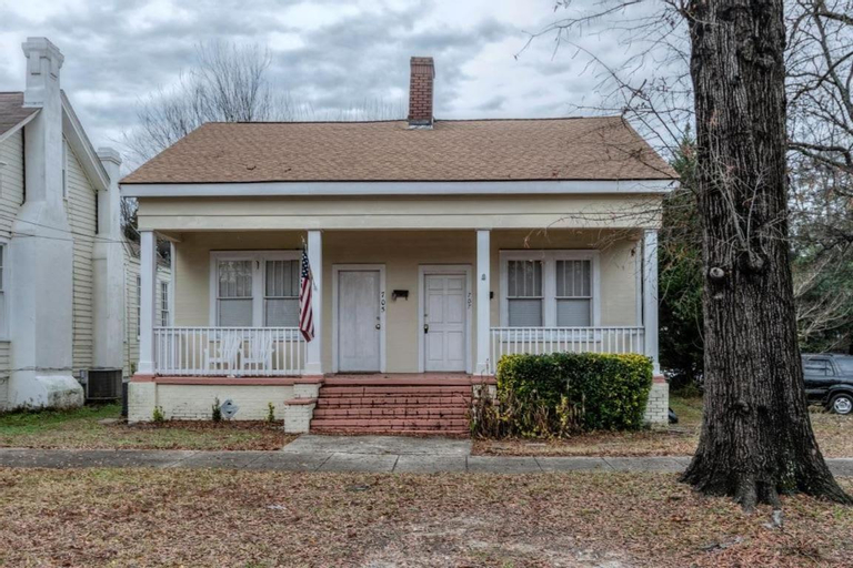 Banks of the Chattahoochee Cottage Walk to Dining, Muscogee