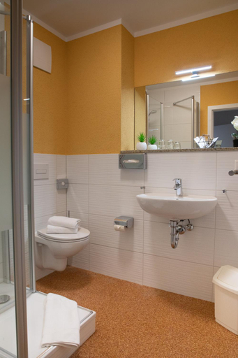 Bathroom 2, Hotel zur Kulturweberei, Elbe-Elster