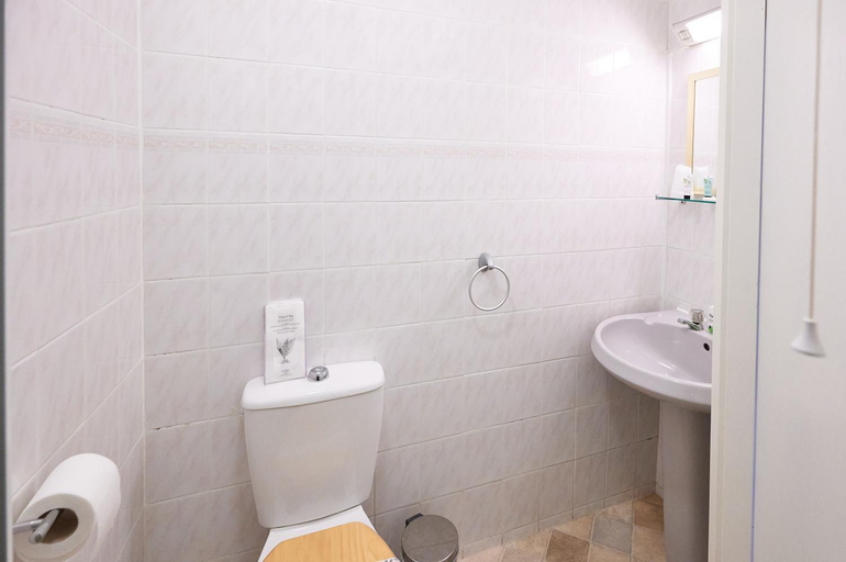 Bathroom 2, The Wilton International, Blackpool