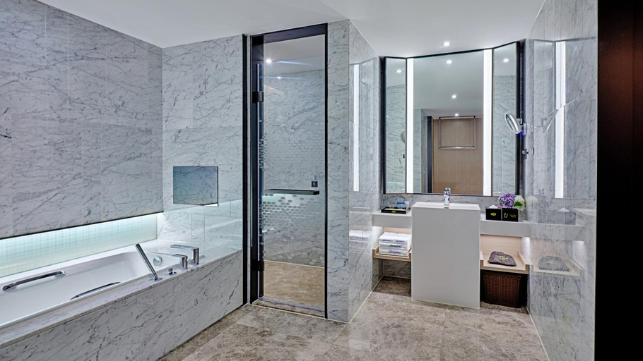 Bathroom 4, Hampton By Hilton Shenzhen North Station, Shenzhen