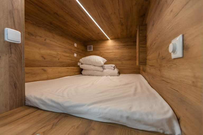 Others 5, Expo capsule Hostel, Praha 7
