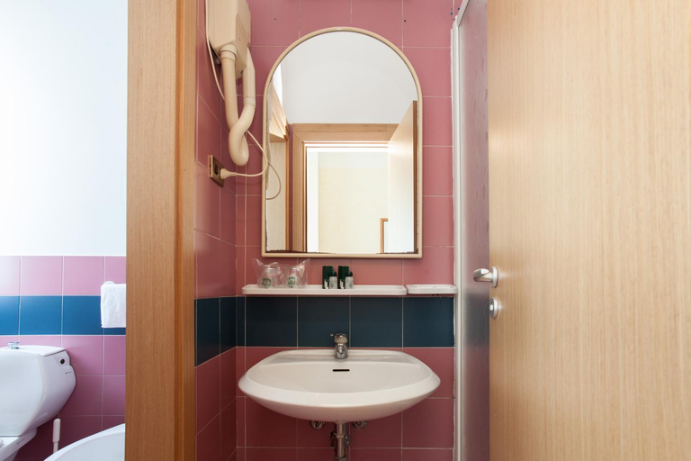 Bathroom 4, Residence Lepontina, Milano