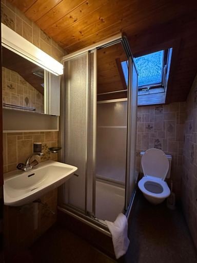 Others 2, Hotel Baren Lodge, Frutigen