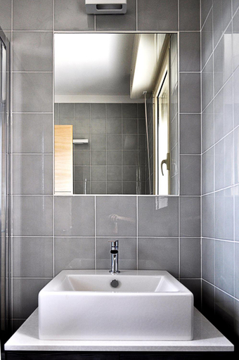 Bathroom 2, BB Hotels Aparthotel Bicocca, Milano