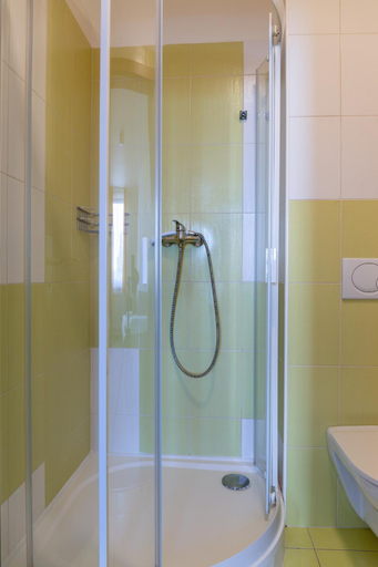 Bathroom 2, Hotel Kanarek, Praha 15