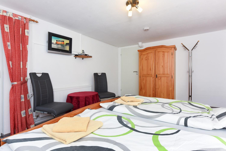 Others 4, Pension Pradler Zimmer Erdgeschoß, Wittmund