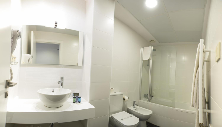 Bathroom 3, El Mudayyan, Teruel