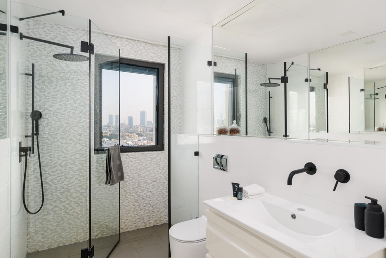 Bathroom 3, Mamad Luxury Condo By Feelhome