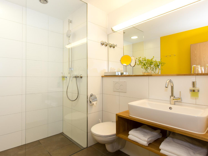 Bathroom 2, Hotel-Landgasthof KREUZ, Ravensburg