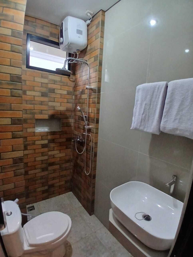 Bathroom, Kedaton Home Kostel, Sukoharjo