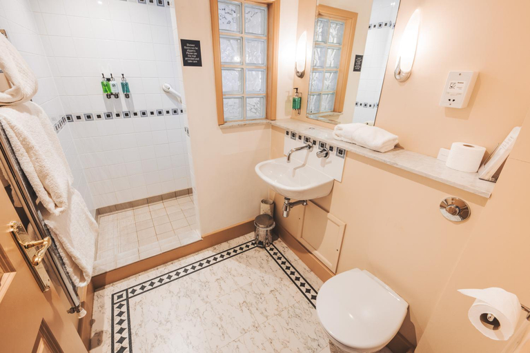 Bathroom 3, Bull Auberge, Suffolk