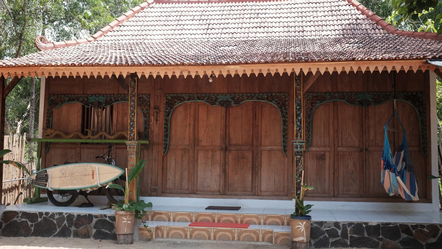 Exterior & Views 1, VH Surf Camp, Pacitan