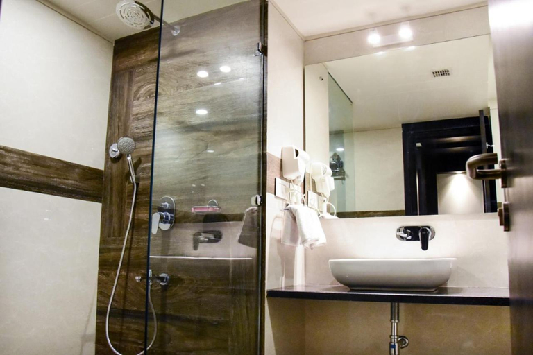 Bathroom 5, Hotel Platinum Shravasti, Shravasti
