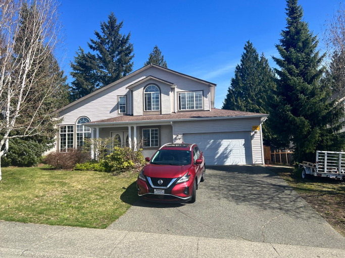 Exterior view 2, Yellow Door Suite, Comox-Strathcona