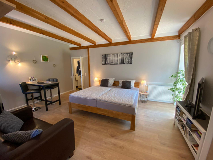 Others 2, Großes Doppelzimmer mit eigenem Bad und Kuhlschrank, frisch saniert, Dithmarschen