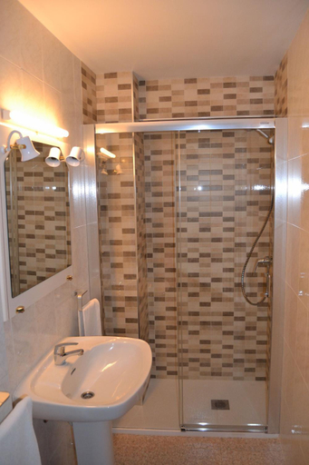 Bathroom 2, Los Palacios, Teruel