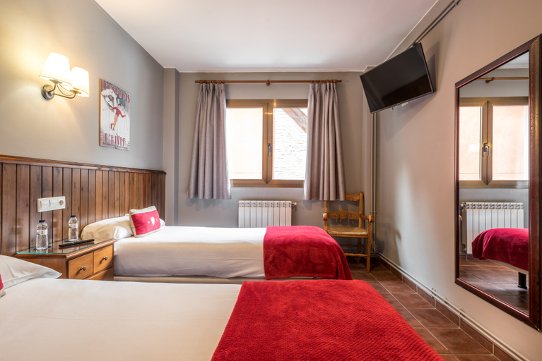 Bedroom 3, Snö Beret Hotel, Lleida