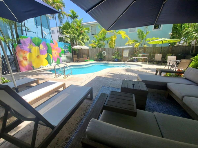 Others 4, Two Duval Street Suites w pool, Monroe